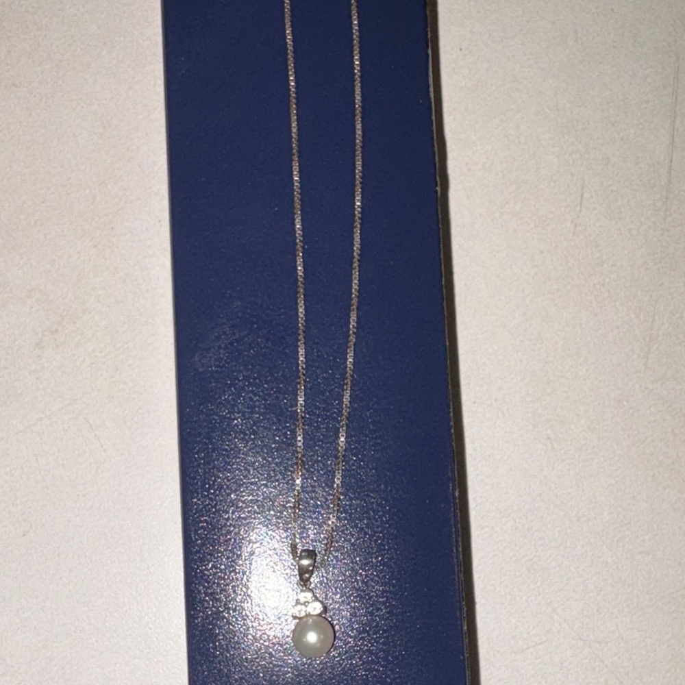 Silver Necklace with Pearl and Diamond Pendant